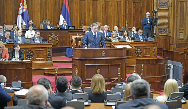 ВУЧИЋ ПОДНЕО ИЗВЕШТАЈ О КиМ: Ако не буде компромиса, Албанци ће напасти Србе 